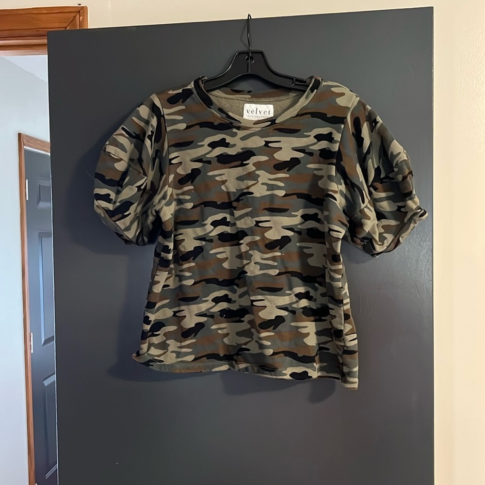 Velvet (Anthropologie) camo puff sleep sweatshirt top size L